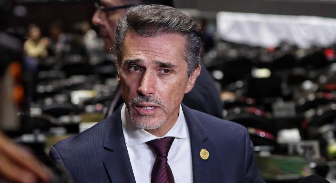 Sergio Mayer renuncia a Morena: se declara diputado independiente por 