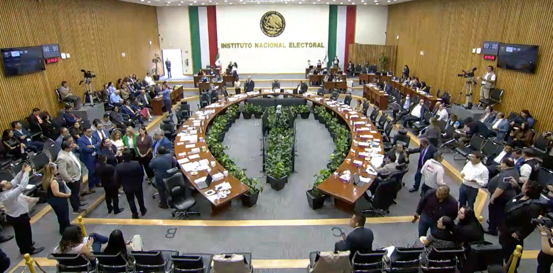 El INE defiende retiro de ataques del PRI contra Morena; el tricolor contraataca revelando presuntas investigaciones en EE. UU.